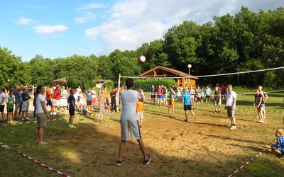 Christelijk vakantiepark Frankrijk volleybal 00