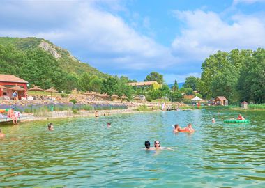Christelijk vakantiepark Zuid Frankrijk Zwemmeer 01