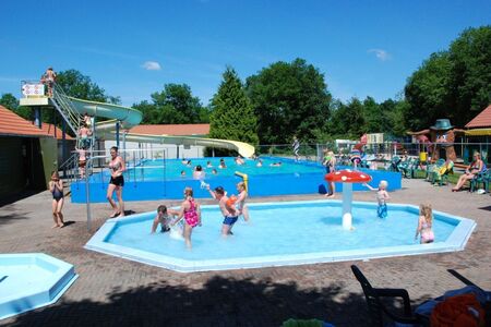 Christelijk vakantiepark Drenthe Huynen zwembad 01.jpg