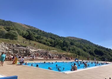 Christelijk vakantiepark Franse Alpen Grand Domaine zwembad 01.JPG